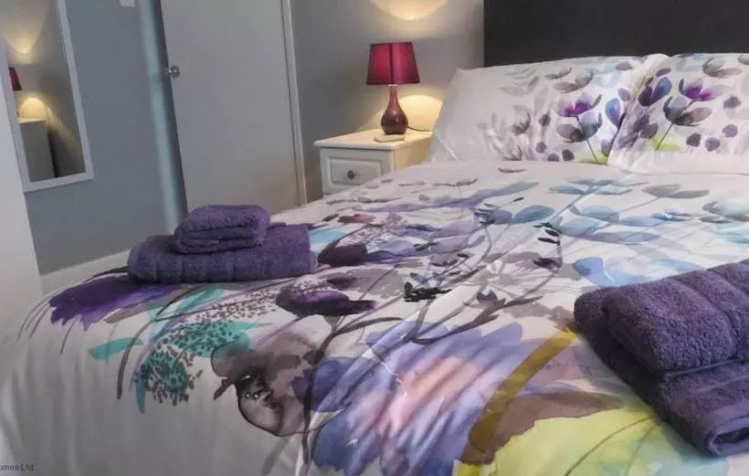 Rosie S  Lovely Detached Bungalow