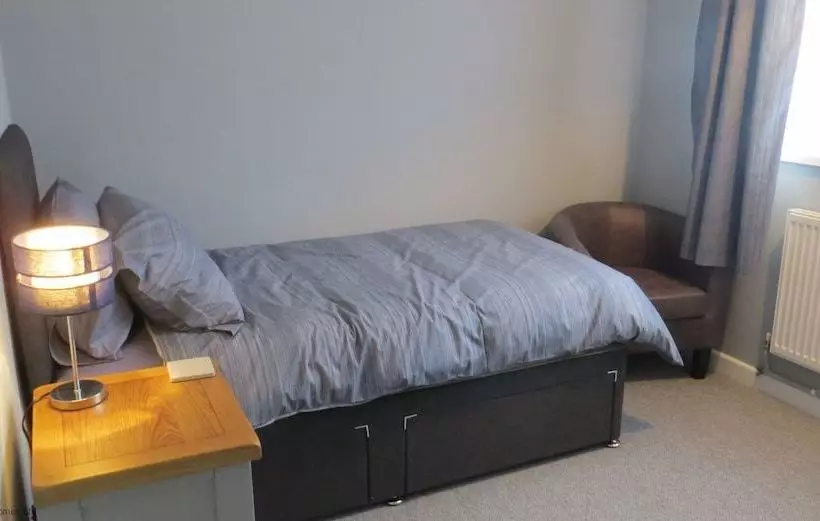 Rosie S  Lovely Detached Bungalow