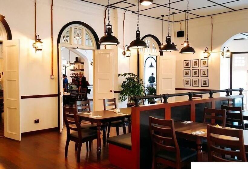 Staynest Suites At Gurney Drive