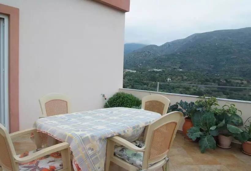 Tourloti Village House
