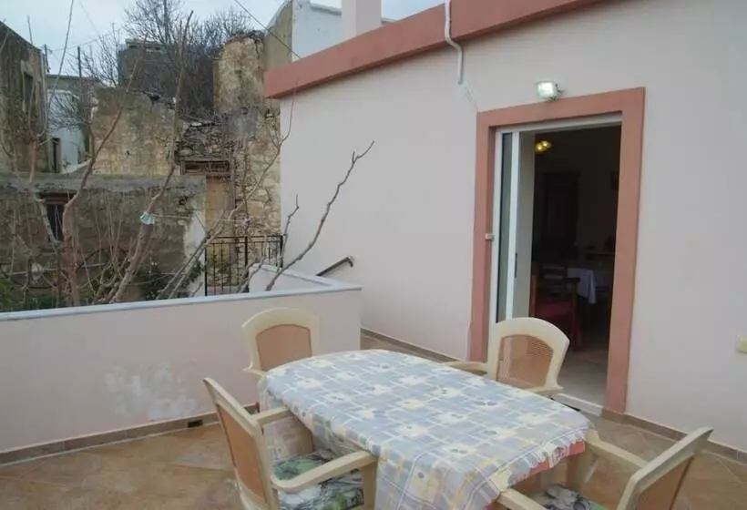 Tourloti Village House