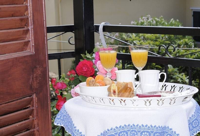 Traditional Greek Maisonette In Antiperni Village