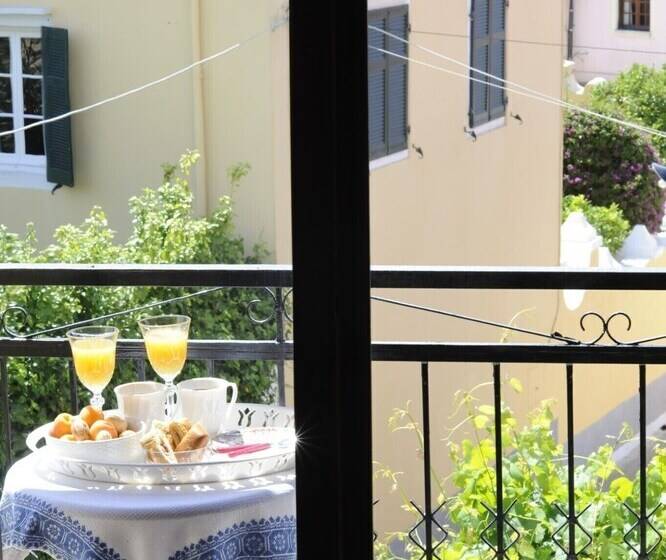 Traditional Greek Maisonette In Antiperni Village