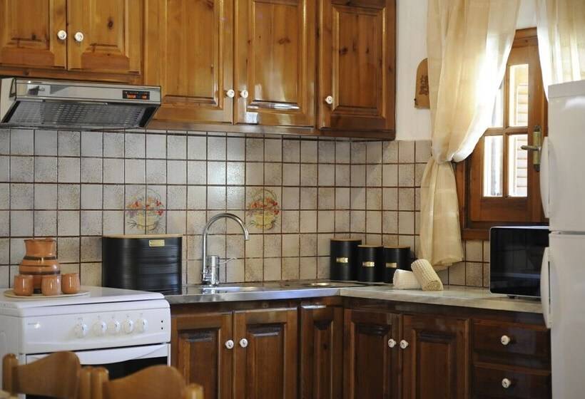 Traditional Greek Maisonette In Antiperni Village