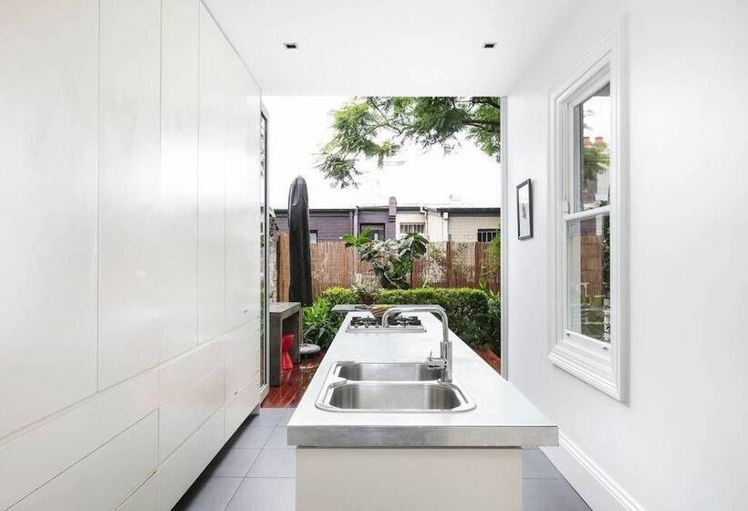 European Elegance In Darlinghurst