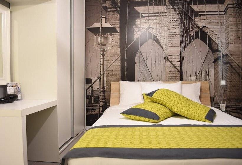 Mousas Studio Apt Must