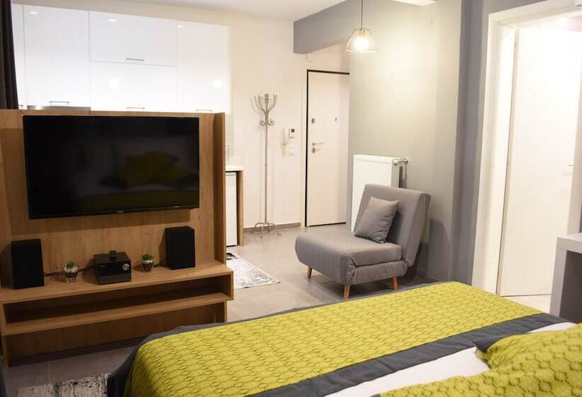 Mousas Studio Apt Must