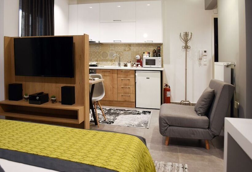 Mousas Studio Apt Must