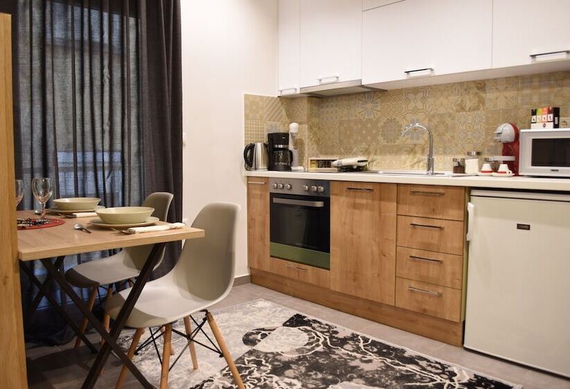 Mousas Studio Apt Must