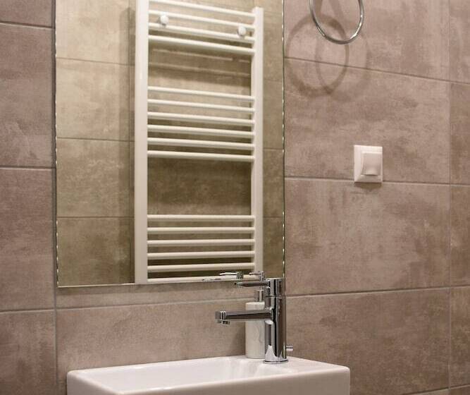 Mousas Studio Apt Must