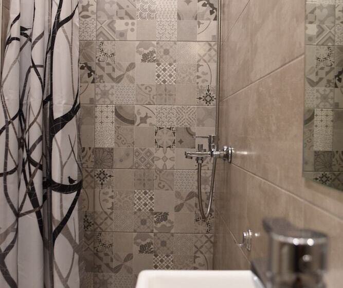 Mousas Studio Apt Must