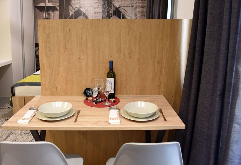 Mousas Studio Apt Must