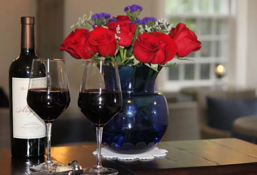 فندق Allen Harbor Rentals