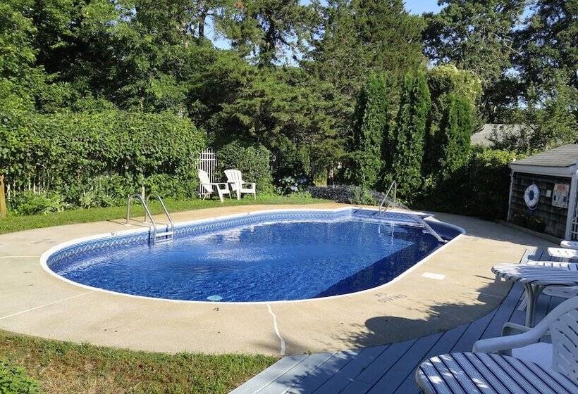 Отель Allen Harbor Rentals