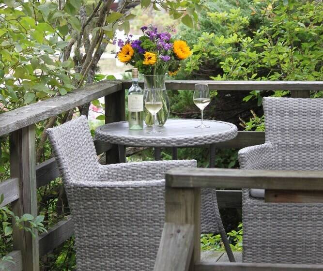 Отель Allen Harbor Rentals