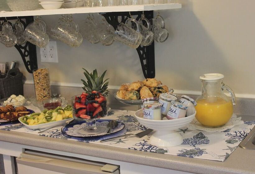 Отель Allen Harbor Rentals