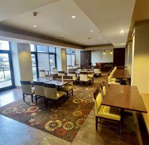 בית מלון כפרי Brandywine Plaza