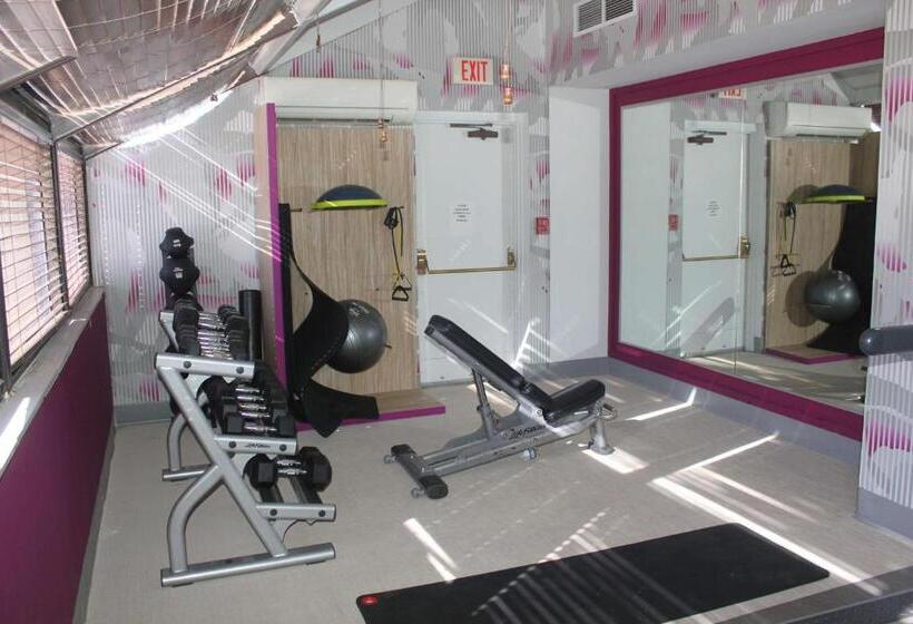 בית מלון כפרי Brandywine Plaza