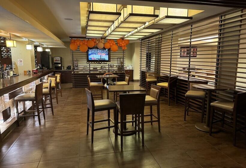 בית מלון כפרי Brandywine Plaza