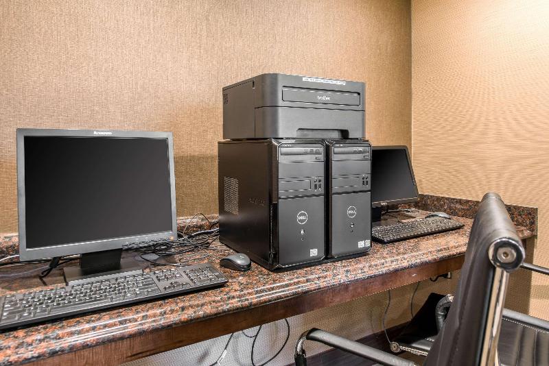 فندق Comfort Inn & Suites Denver Northfield