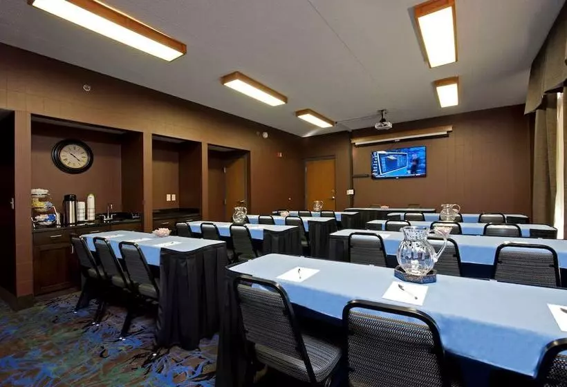 בית מלון כפרי Hampton Inn Grand Rapids South