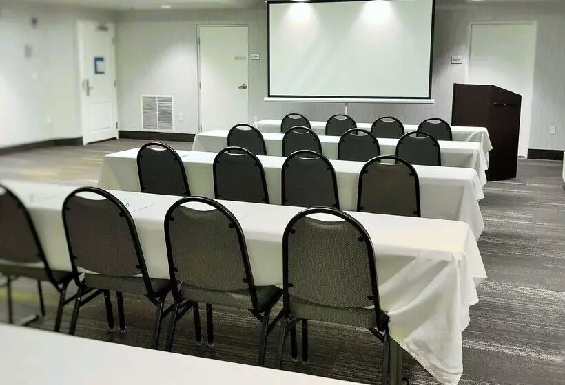 هتل Hampton Inn Williamsportdowntown