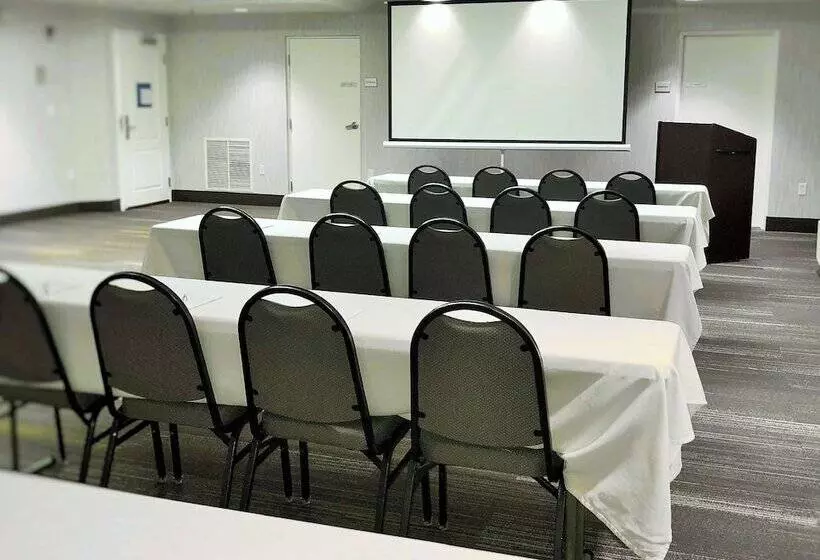 هتل Hampton Inn Williamsportdowntown