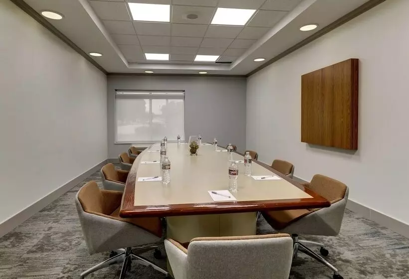 Отель Hilton Garden Inn Fort Worth/fossil Creek