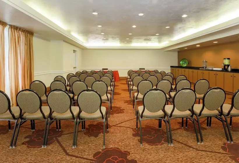 هتل Hilton Garden Inn Tallahassee