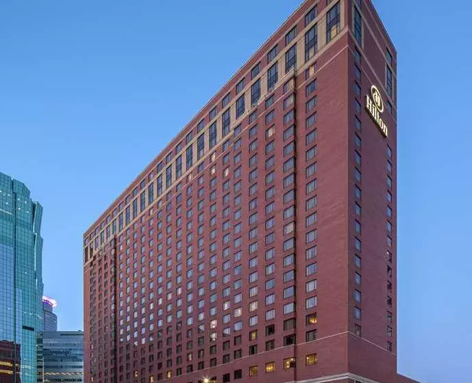 酒店 Hilton Minneapolis