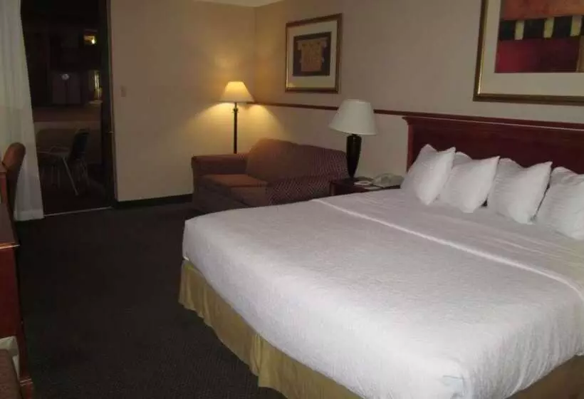 Отель Ramada By Wyndham Alpena