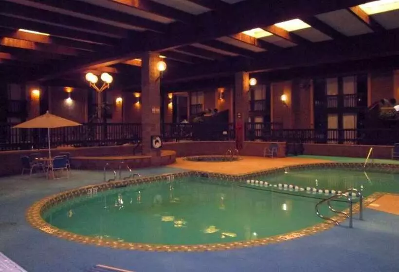 Отель Ramada By Wyndham Alpena