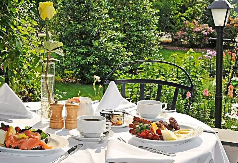 فندق The Hedges Inn