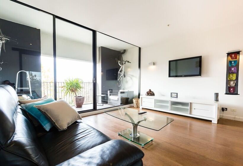 Cleo, 1bdr St.kilda Apartment