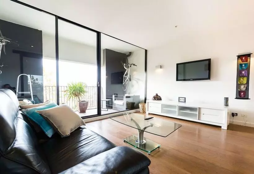Cleo, 1bdr St.kilda Apartment