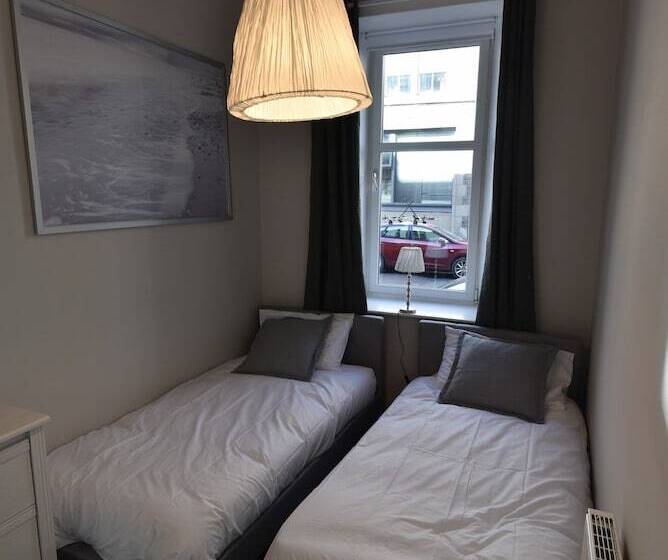 First   Meadowbank House Apartment