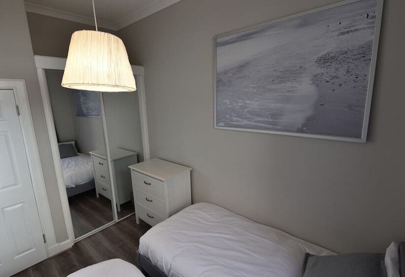 First   Meadowbank House Apartment