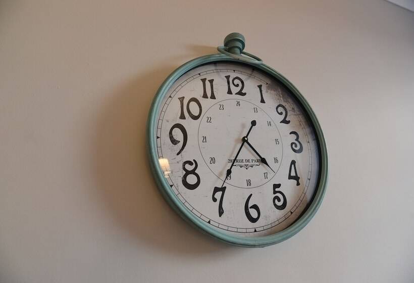 First   Meadowbank House Apartment