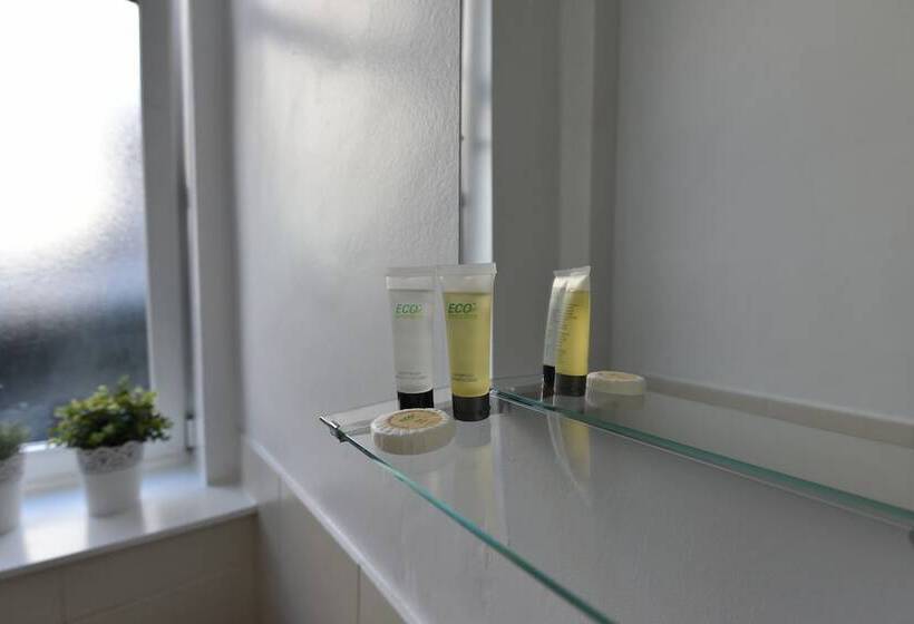 First   Meadowbank House Apartment