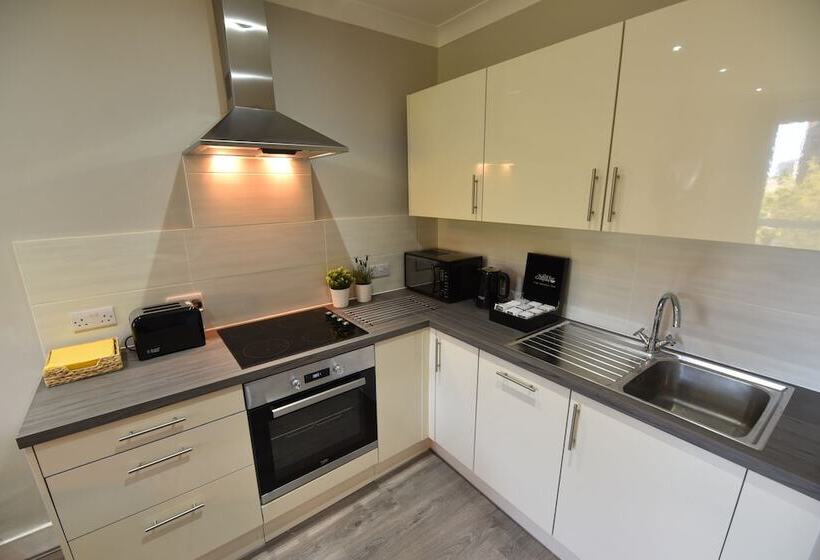 First   Meadowbank House Apartment