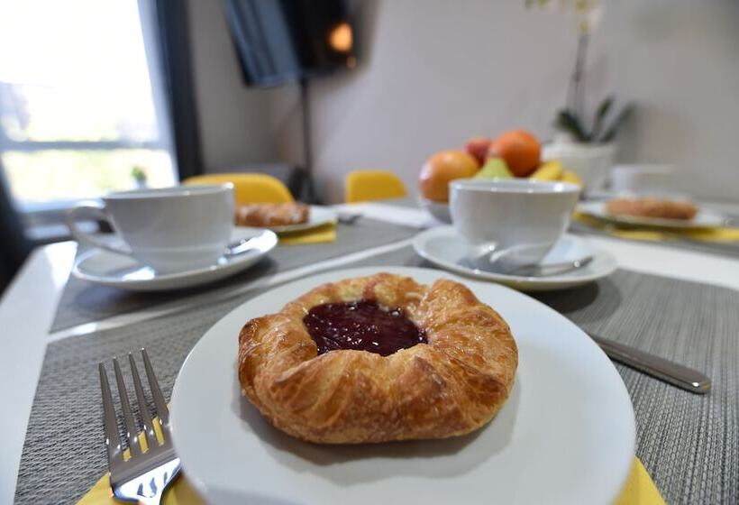 First   Meadowbank House Apartment