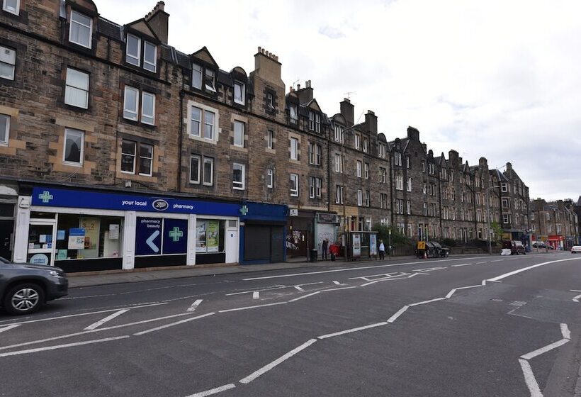 First   Meadowbank House Apartment