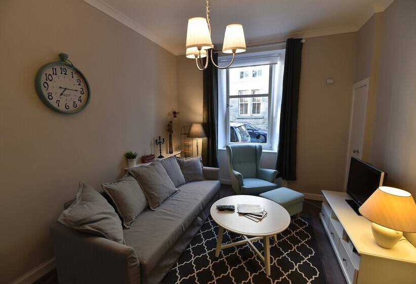 First   Meadowbank House Apartment