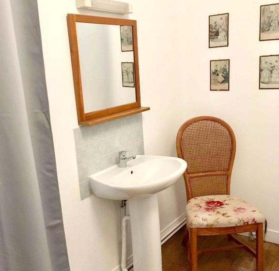 Maison Familiale Spacieuse Pres De Carrouges Avec Jardin