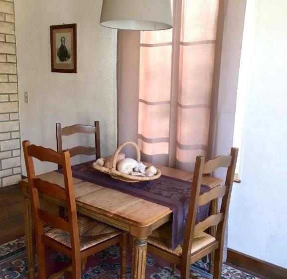 Maison Familiale Spacieuse Pres De Carrouges Avec Jardin