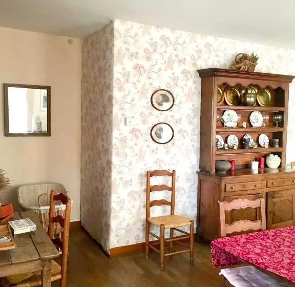 Maison Familiale Spacieuse Pres De Carrouges Avec Jardin