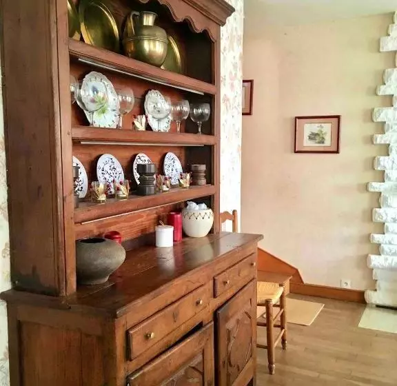 Maison Familiale Spacieuse Pres De Carrouges Avec Jardin