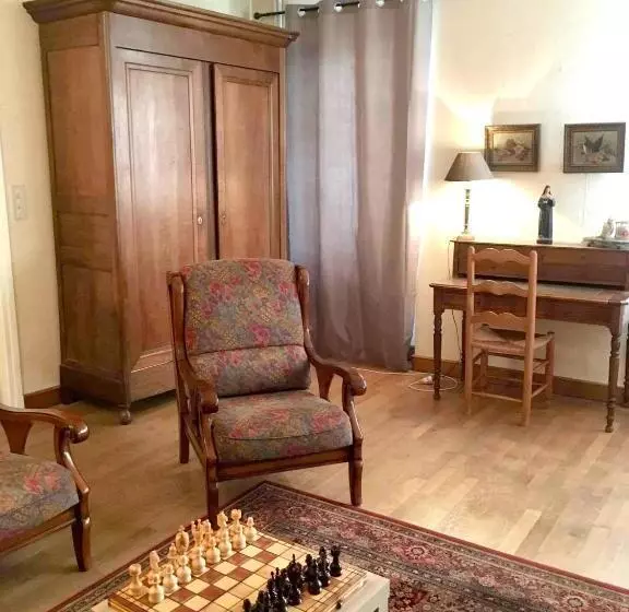 Maison Familiale Spacieuse Pres De Carrouges Avec Jardin