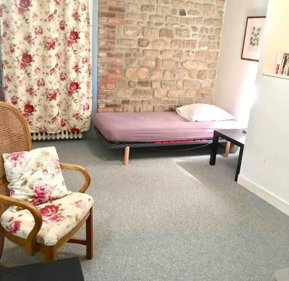 Maison Familiale Spacieuse Pres De Carrouges Avec Jardin