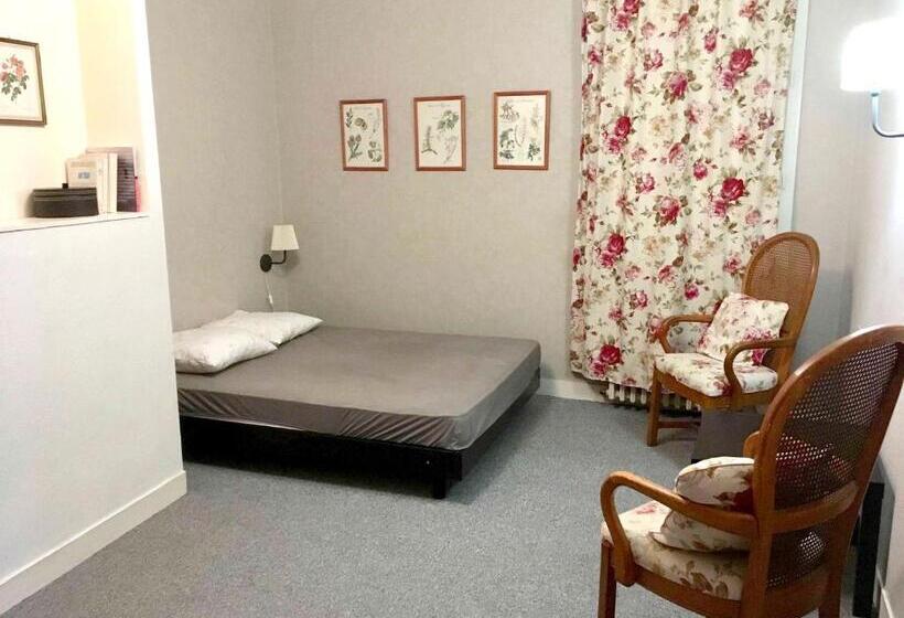 Maison Familiale Spacieuse Pres De Carrouges Avec Jardin